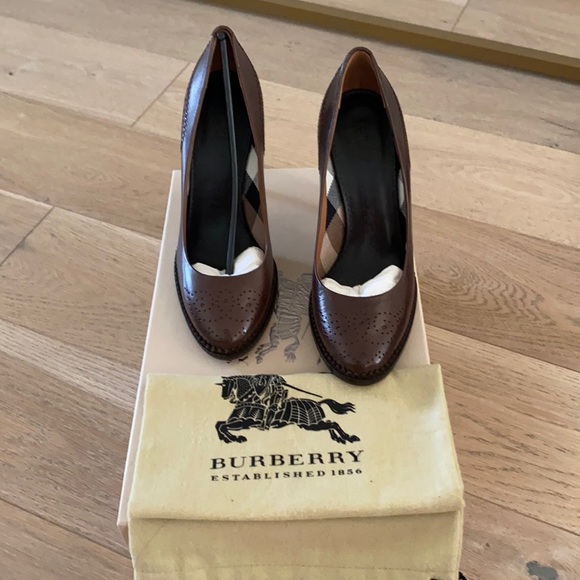 New Burberry Pumps size 35.5 - Picture 1 of 6